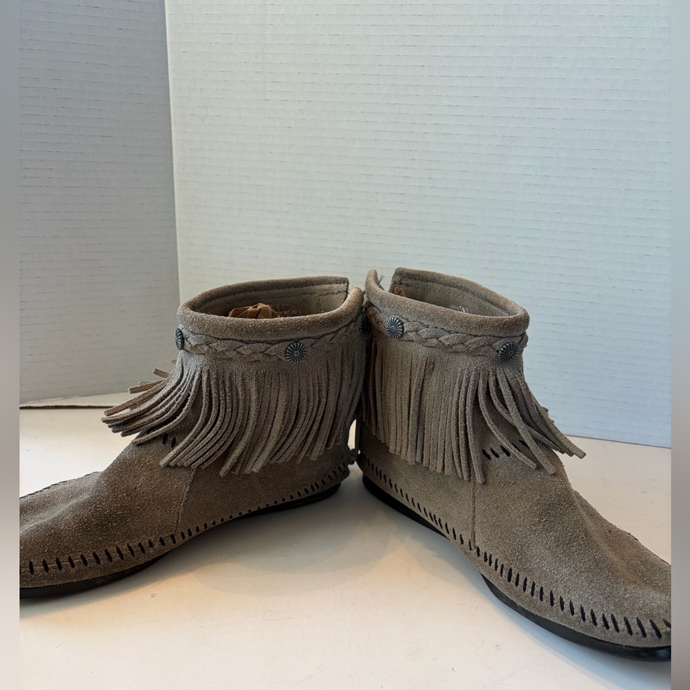 Minnetonka Hi Top Back Zip Fringed Moccasin Boot‎ size 7 - Picture 5 of 10